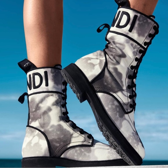 AUTHENTIC FENDI BOOTS - Picture 4 of 11